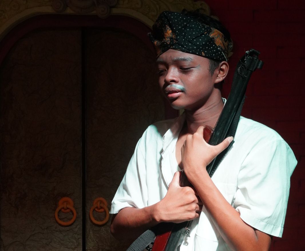 Pramudiasmara Zharif Mulya (16) dari Teater Spero berhasil menyabet gelar Aktor Terbaik dalam Ajang Festival Teater Pelajar (FTP) XIII Tahun 2023 di Kabupaten Kudus. (MIA)